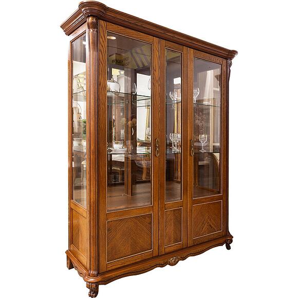 Шкаф-витрина 3д «Алези» П1.350.0.05 (П350.05), Материал: массив дуба, Цвет: Античная бронза (35005.jpg) Шкаф-витрина 3д «Алези» П1.350.0.05 (П350.05)