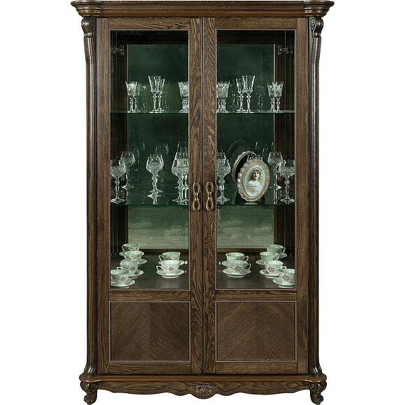 Шкаф с витриной «Алези» П1.350.0.19 (П350.19), Материал: массив дуба, Цвет: Табак (Shkaf_s_vetrina_Alezi_2_P350-19_tabak_.jpg) Шкаф с витриной «Алези» П1.350.0.19 (П350.19), Материал: массив дуба, Цвет: Табак